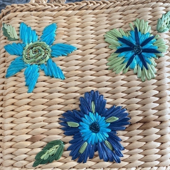 WOVEN CORNHUSK SUMMER TIME MINI WOVEN PURSE WITH FLOWERS - Picture 2 of 7